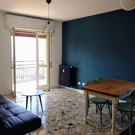 Casa Blu: Refurbished, Amazing View - Daire Perledo
