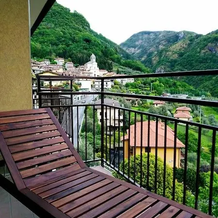 Casa Blu: Refurbished, Amazing View - Daire